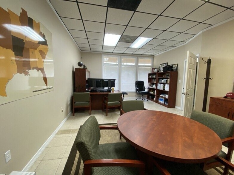 More Photos Of 913 Gulf Breeze Pky, Gulf Breeze Storefront Retail Office For Sale