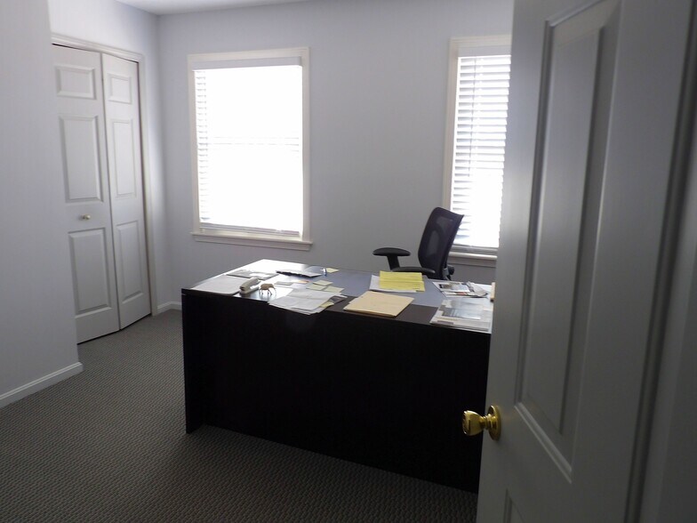 More Photos Of 6960 Spinach Dr, Mentor Office For Sale