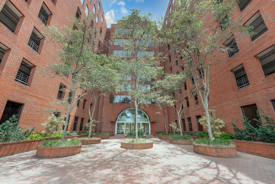 More Photos Of 1800 2nd St, Sarasota Office Residential For Lease