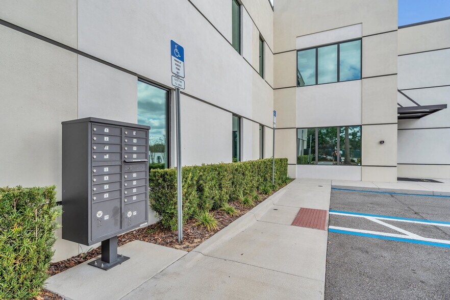 More Photos Of 131 S Country Club Rd, Lake Mary Office For Sale