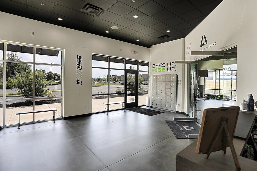 More Photos Of 14165 Cabela Pky, Noblesville Storefront For Lease