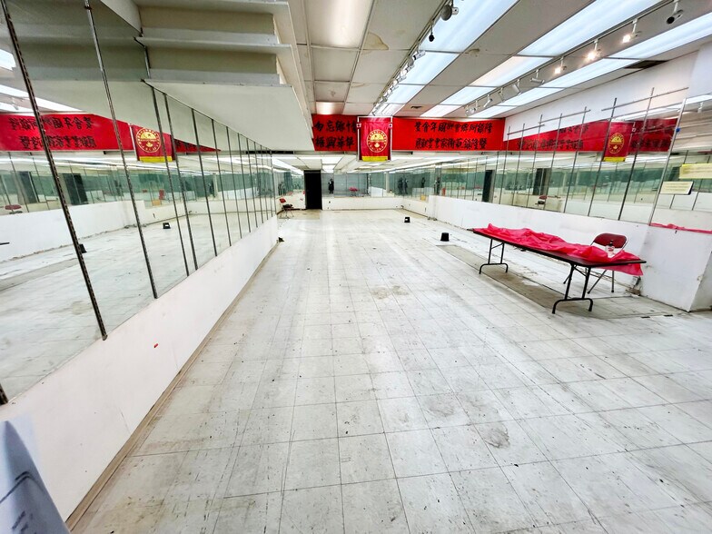 More Photos Of 240 Keefer St, Vancouver Storefront Retail Office For Lease