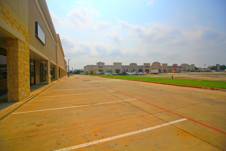 More Photos Of 7636 Harwin Dr, Houston Storefront For Sale