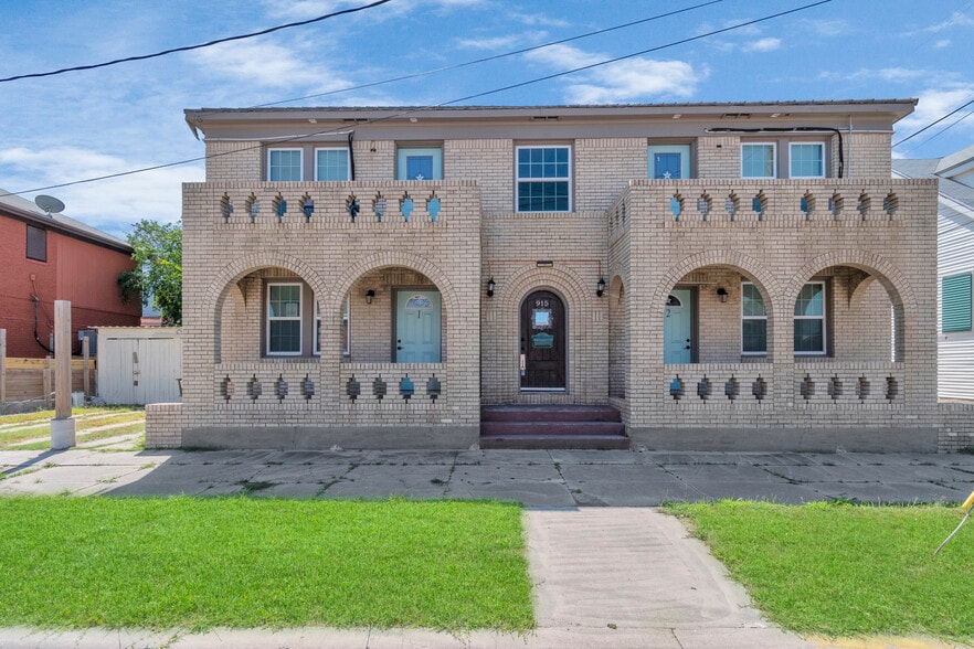 More Photos Of 915 8th St, Galveston Apartments For Sale