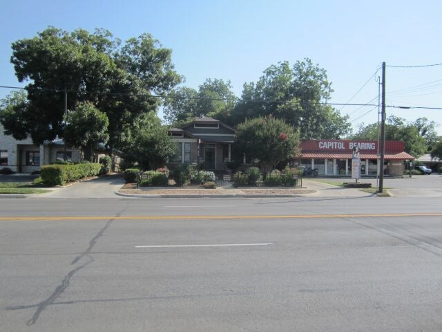 More Photos Of 524 S Seguin Ave, New Braunfels Office For Lease