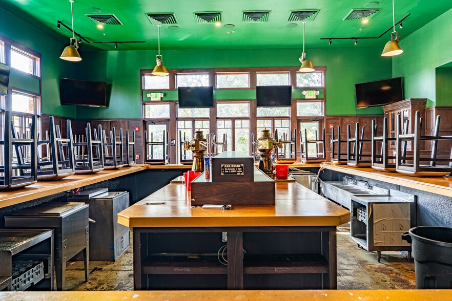 More Photos Of 871 S Arbor Vitae, Edwardsville General Retail For Lease