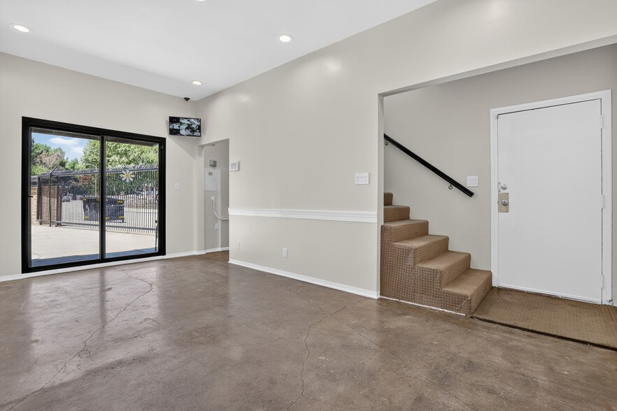 More Photos Of 4925 Sepulveda Blvd, Sherman Oaks Office For Sale