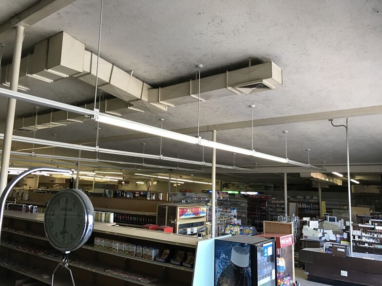 More Photos Of 1724 Main St, Livingston Freestanding For Sale