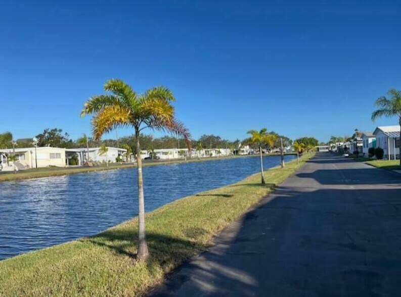 More Photos Of 10441 Gandy Blvd N, Saint Petersburg Manufactured Housing Mobile Home Park For Sale