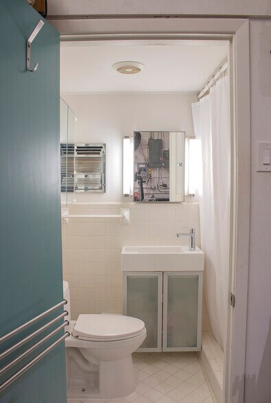 More Photos Of 2003 Brundrette, Dallas Warehouse For Lease