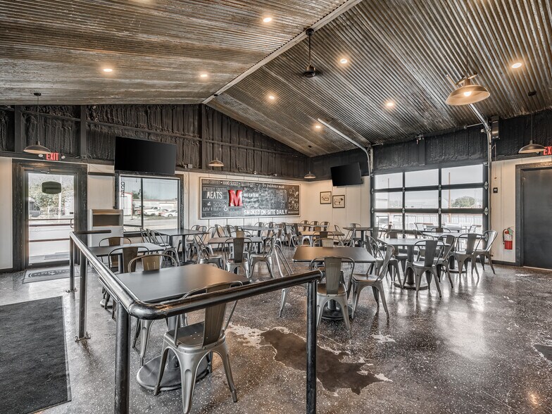 More Photos Of 106 NW 4th St, Lindsay Specialty For Sale