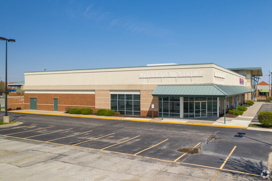 More Photos Of 8400-8416 W 135th St, Overland Park Freestanding For Lease