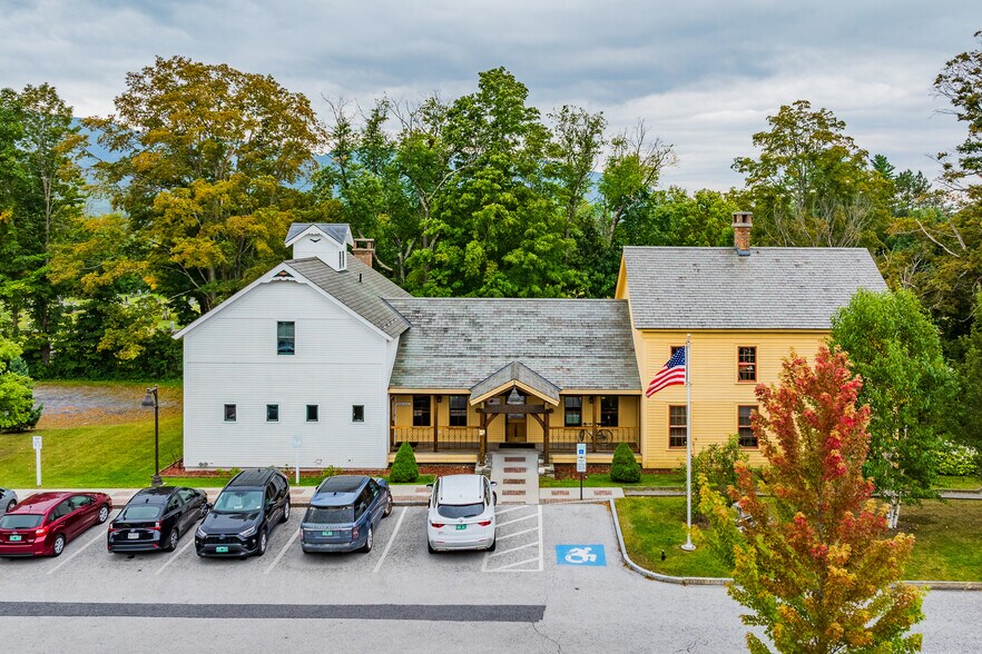 More Photos Of 114 Cemetery Ave, Manchester Center Office For Sale