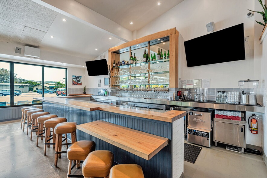 More Photos Of 621-655 Del Ganado Rd, San Rafael Storefront For Sale