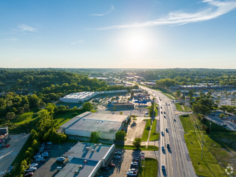 More Photos Of 13850 Manchester Rd, Manchester Freestanding For Lease