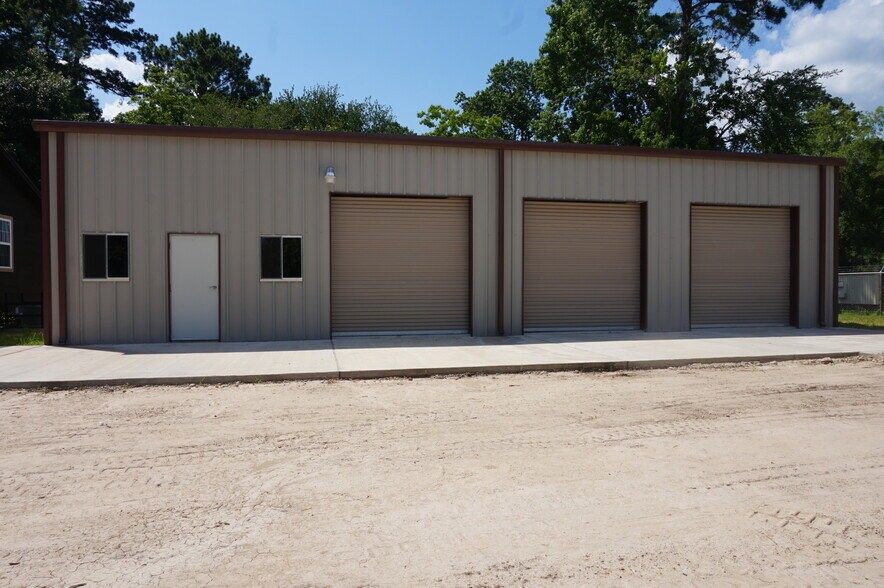 More Photos Of 18688 Summer Hills Blvd, Porter Light Manufacturing For Lease