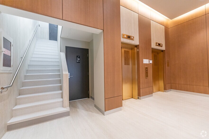 More Photos Of 67 Richmond St W, Toronto Office For Lease