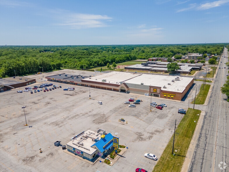 More Photos Of 6100-6136 Broadway, Merrillville Supermarket For Sale