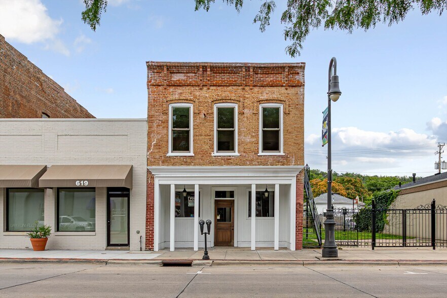 Primary Photo Of 621-623 S Main St, Council Bluffs Storefront Retail Residential For Lease