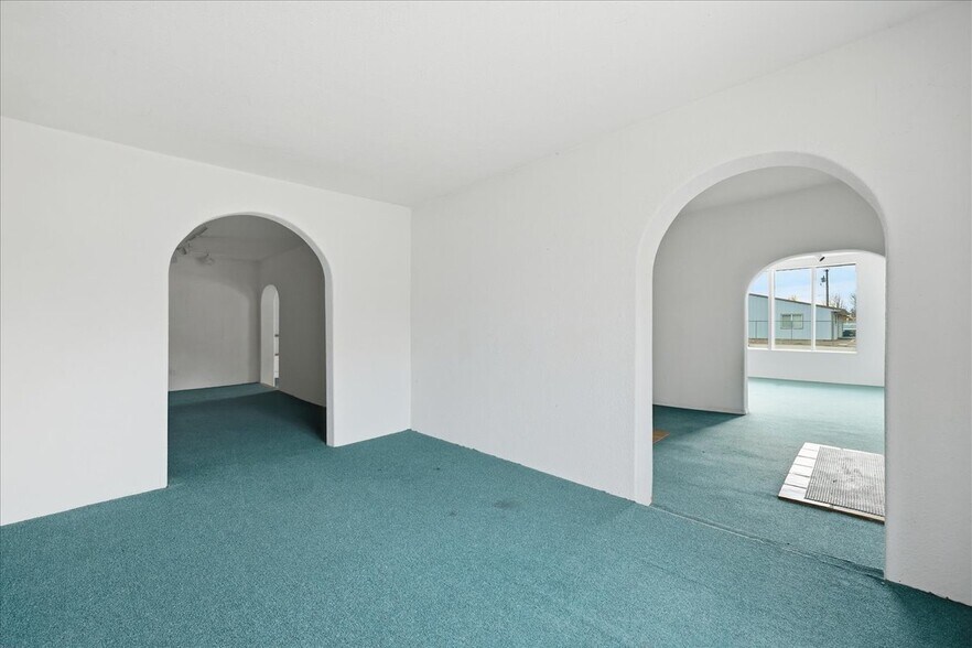 More Photos Of 437 SW 3rd St, Fruitland Freestanding For Sale