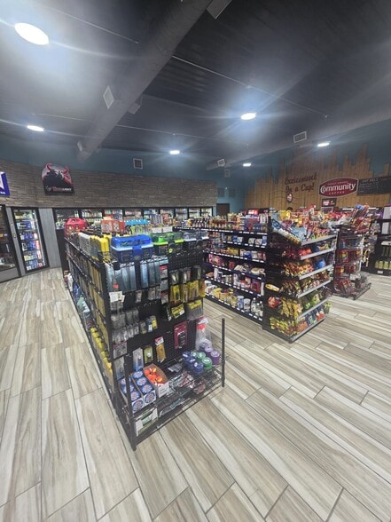 More Photos Of 1738 State Highway 31, Mount Calm Service Station For Sale