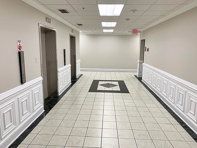 More Photos Of 851 S I-65 Service Rd, Mobile Office For Lease