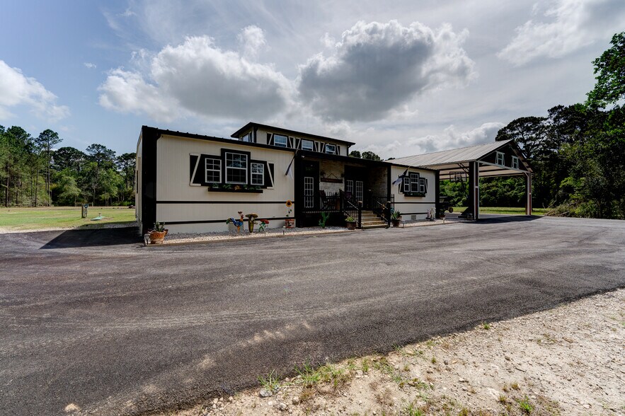 More Photos Of 4388 County Road 197, Alvin Specialty For Sale