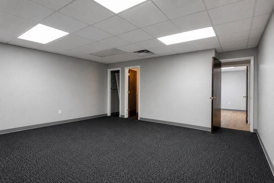 More Photos Of 1840 River Oaks Rd, Jacksonville Warehouse For Sale