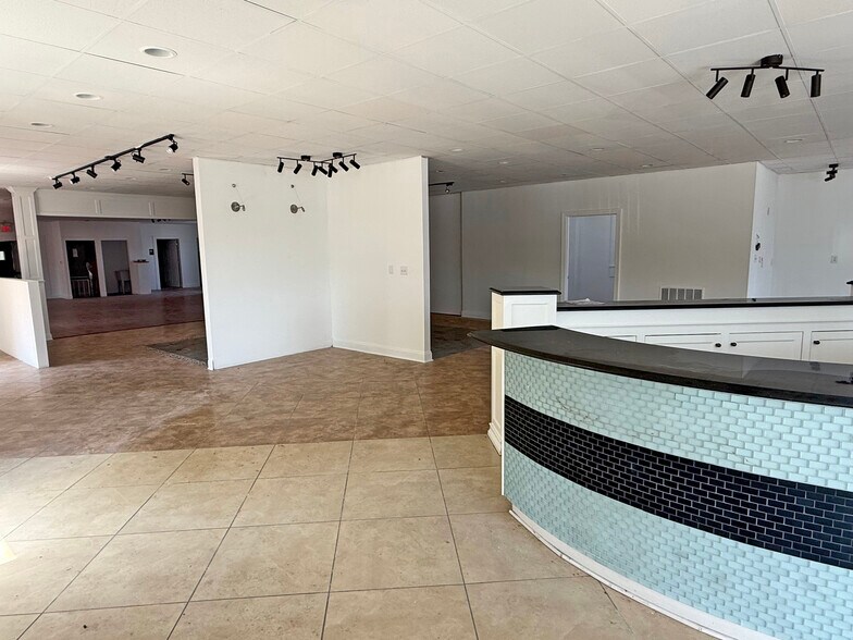 More Photos Of 535 Northern Ave, Hagerstown Showroom For Lease
