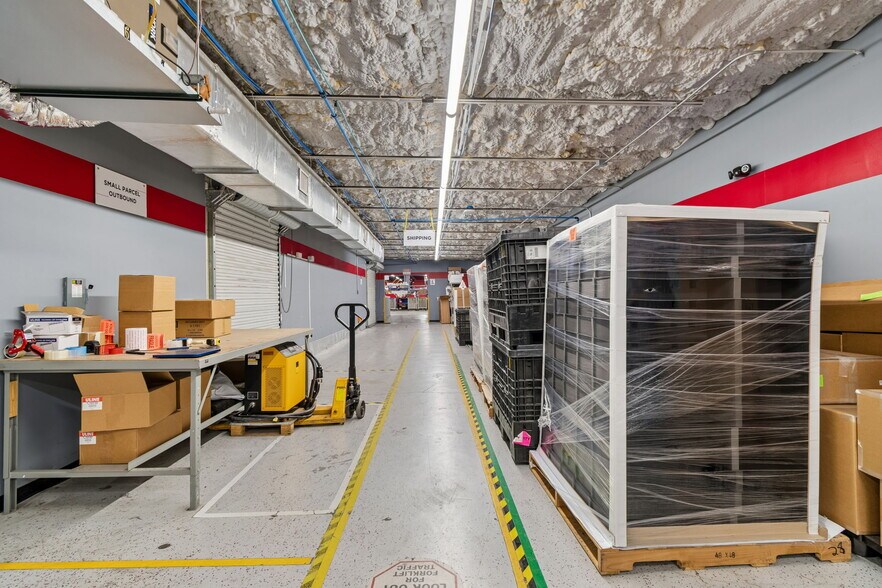 More Photos Of 1760-1770 Calumet St, Clearwater Warehouse For Lease