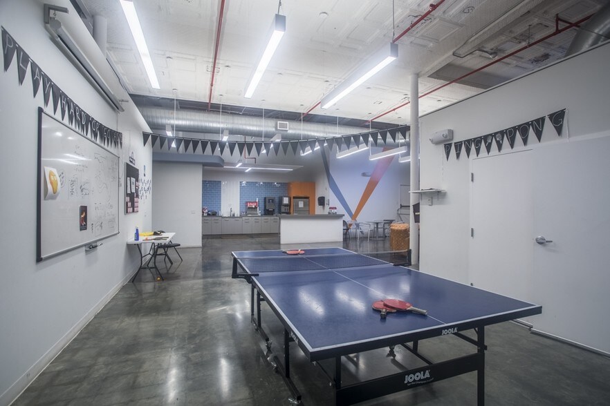 More Photos Of 1525 Hendry St, Fort Myers General Retail For Sale