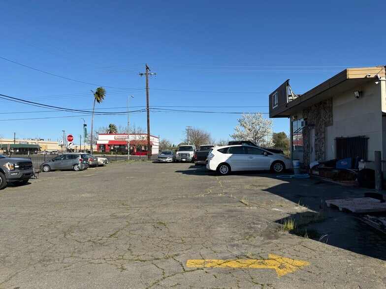 More Photos Of 7349 Fair Oaks Blvd, Carmichael General Retail For Sale