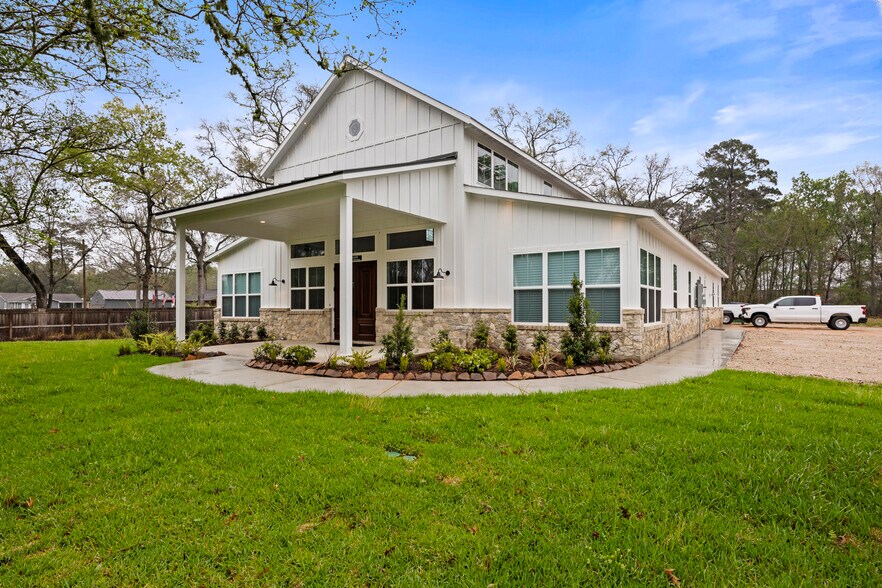 Primary Photo Of 19151 Oak Canyon Dr, Conroe Coworking Space