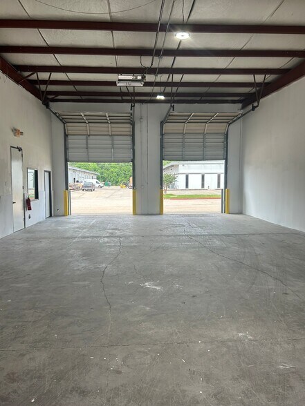 More Photos Of 15925 Morales Rd, Houston Unknown For Lease