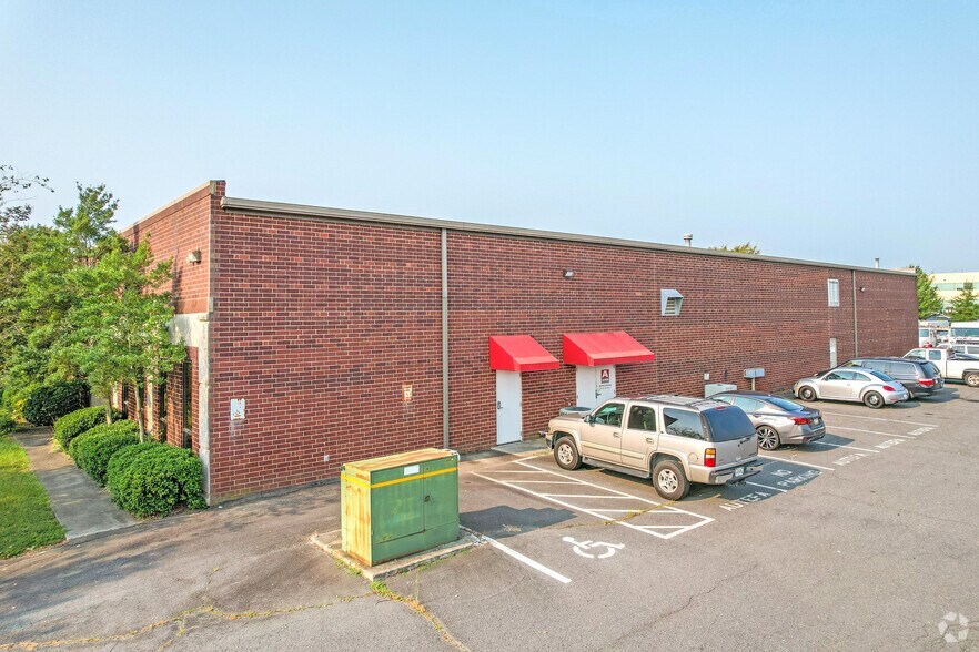 More Photos Of 3525 Centre Cir, Fort Mill Light Distribution For Sale