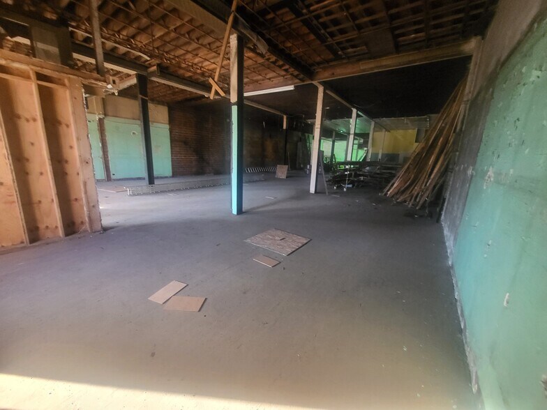 More Photos Of 819 Lafayette Ave, Moundsville General Retail For Sale