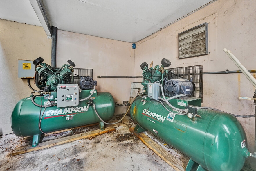 More Photos Of 121 SE 1st Ave, Dania Beach Auto Repair For Sale