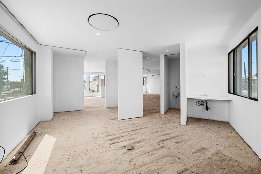 More Photos Of 1509 Mateo St, Los Angeles Office Residential For Sale