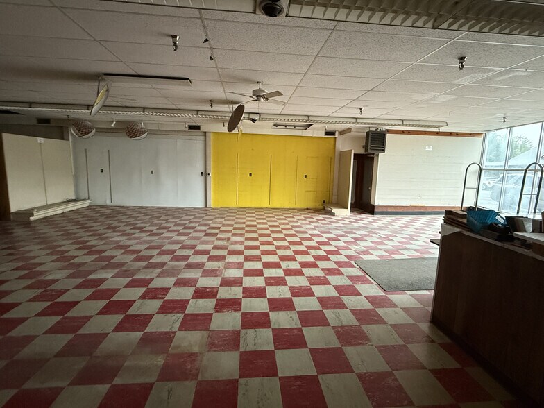 More Photos Of 1 Hudson Ave, Chatham General Retail For Lease