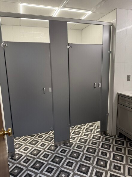 More Photos Of 1738 N Highland Rd, Pittsburgh Office For Sale