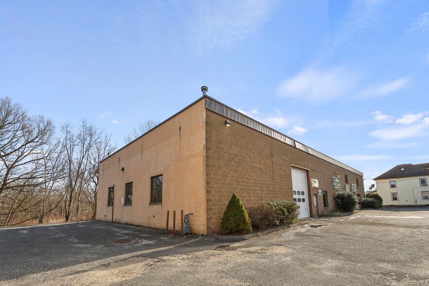 More Photos Of 1260 East St, Pittsfield Freestanding For Sale