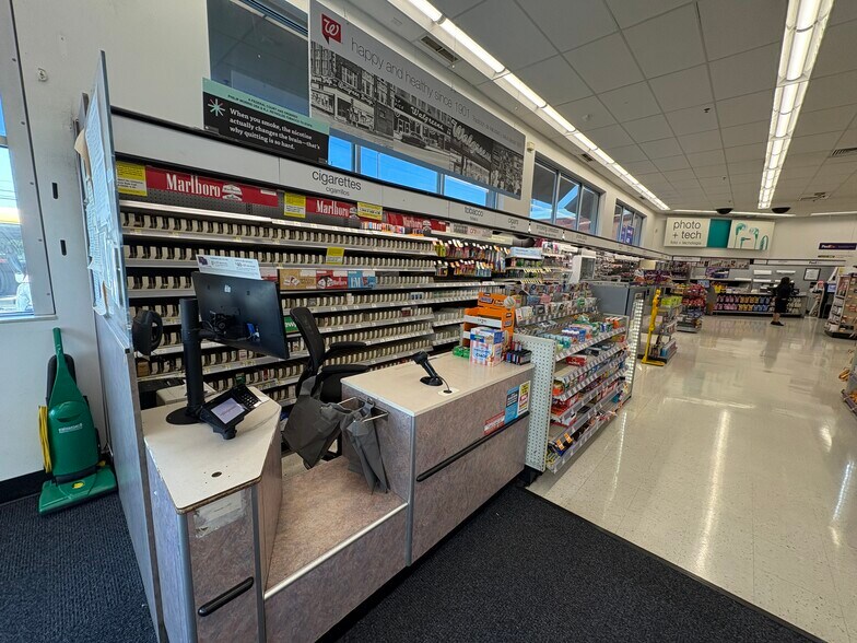 More Photos Of 14250 Prairie Ave, Hawthorne Freestanding For Lease