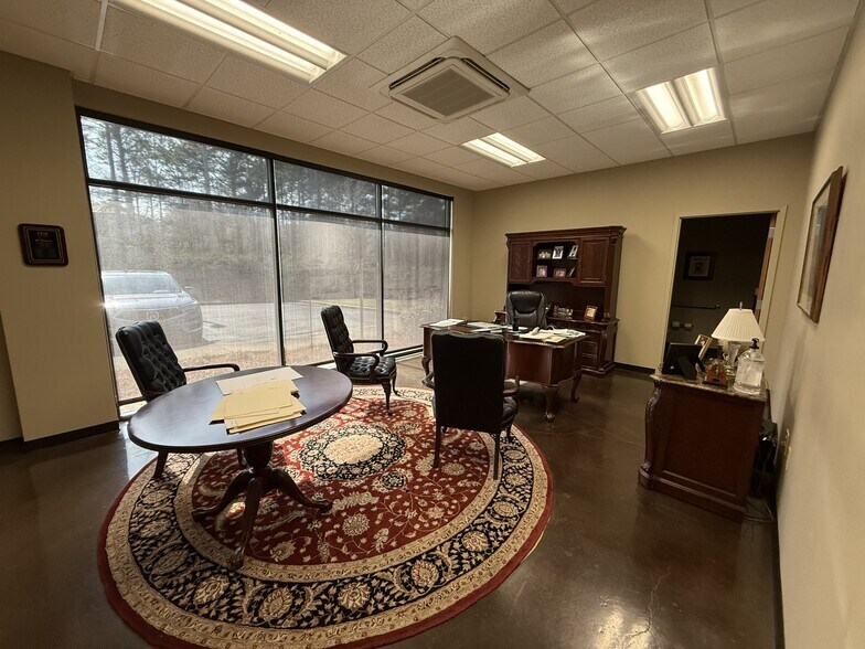 More Photos Of 710 Maple St, Birmingham Office For Sale