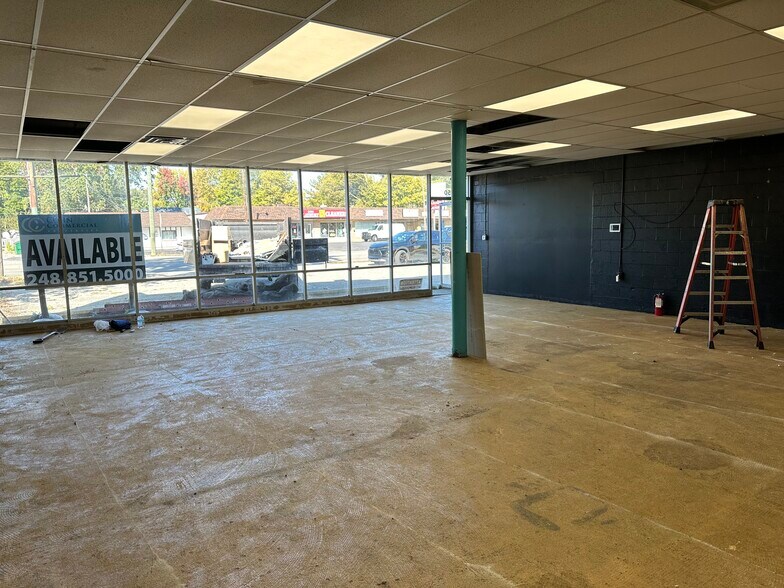 More Photos Of 950-954 Ecorse Rd, Ypsilanti Freestanding For Lease