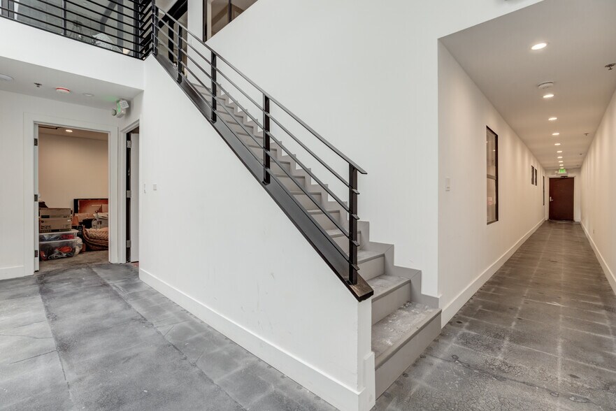 More Photos Of 710 Seward St, Los Angeles Loft Creative Space For Lease