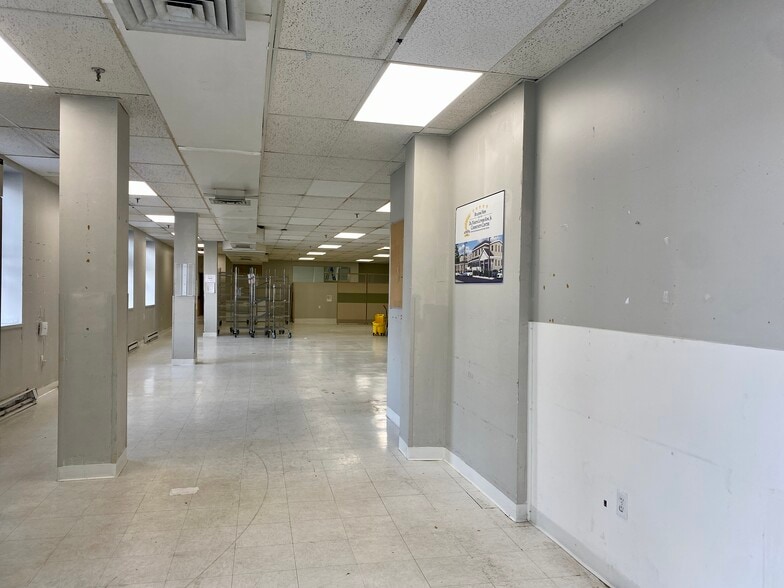 More Photos Of 76 Broadway, Newport Apartments For Lease