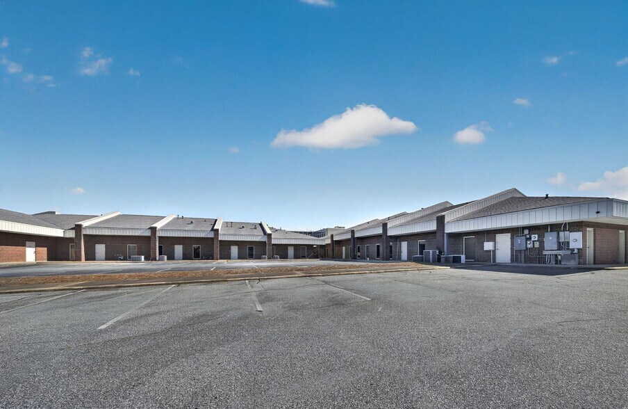 More Photos Of 500 18th St, Columbus Medical For Lease