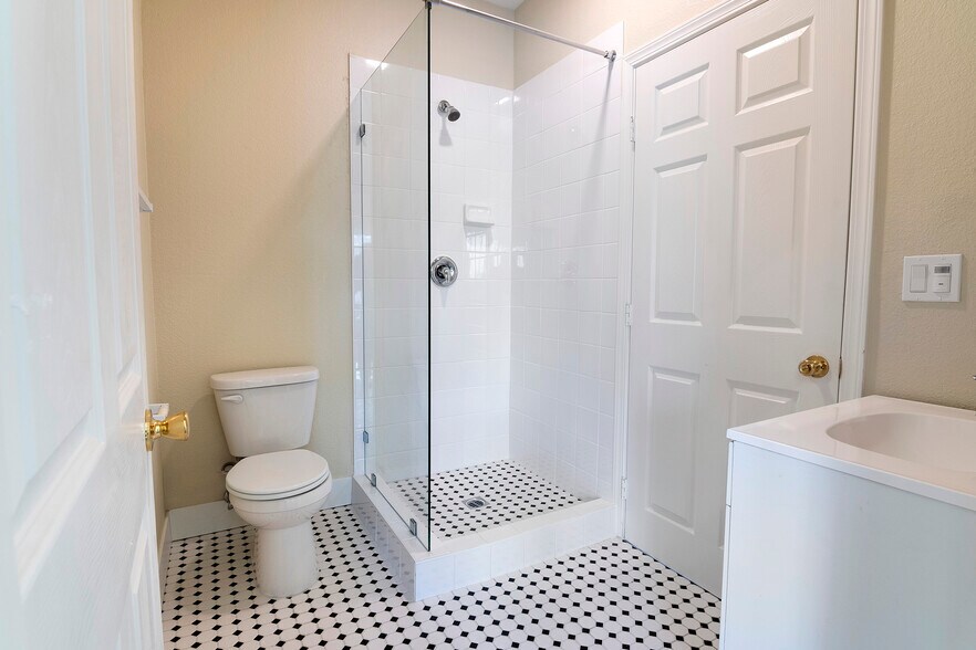 More Photos Of 1703 Toberman St, Los Angeles Apartments For Sale