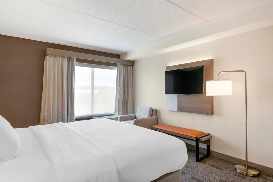 More Photos Of 110 Commerce Park Dr, Watertown Hotel For Sale