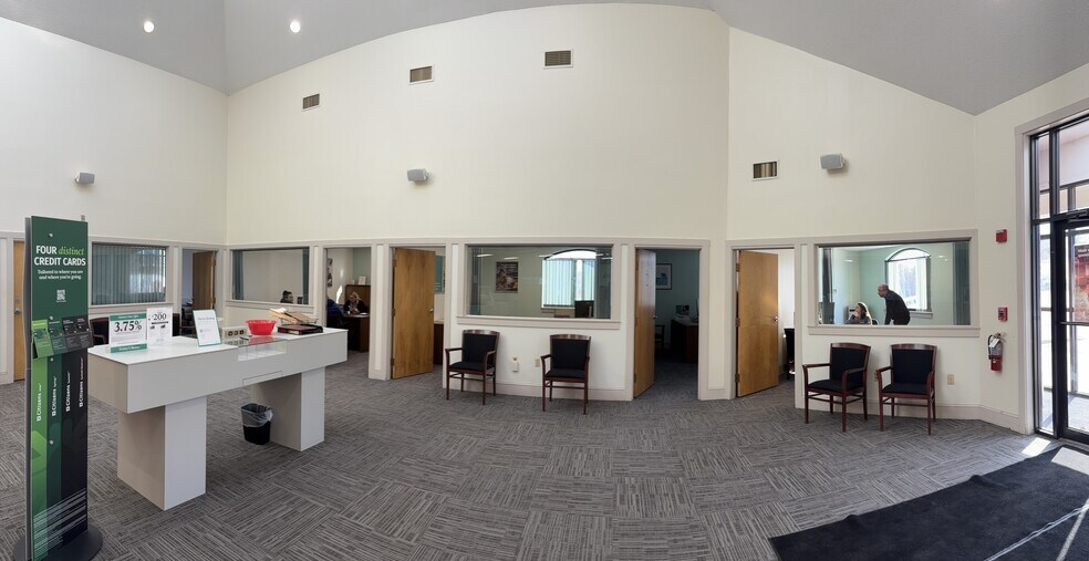 More Photos Of 10 Constitutional Way, Somersworth Bank For Lease